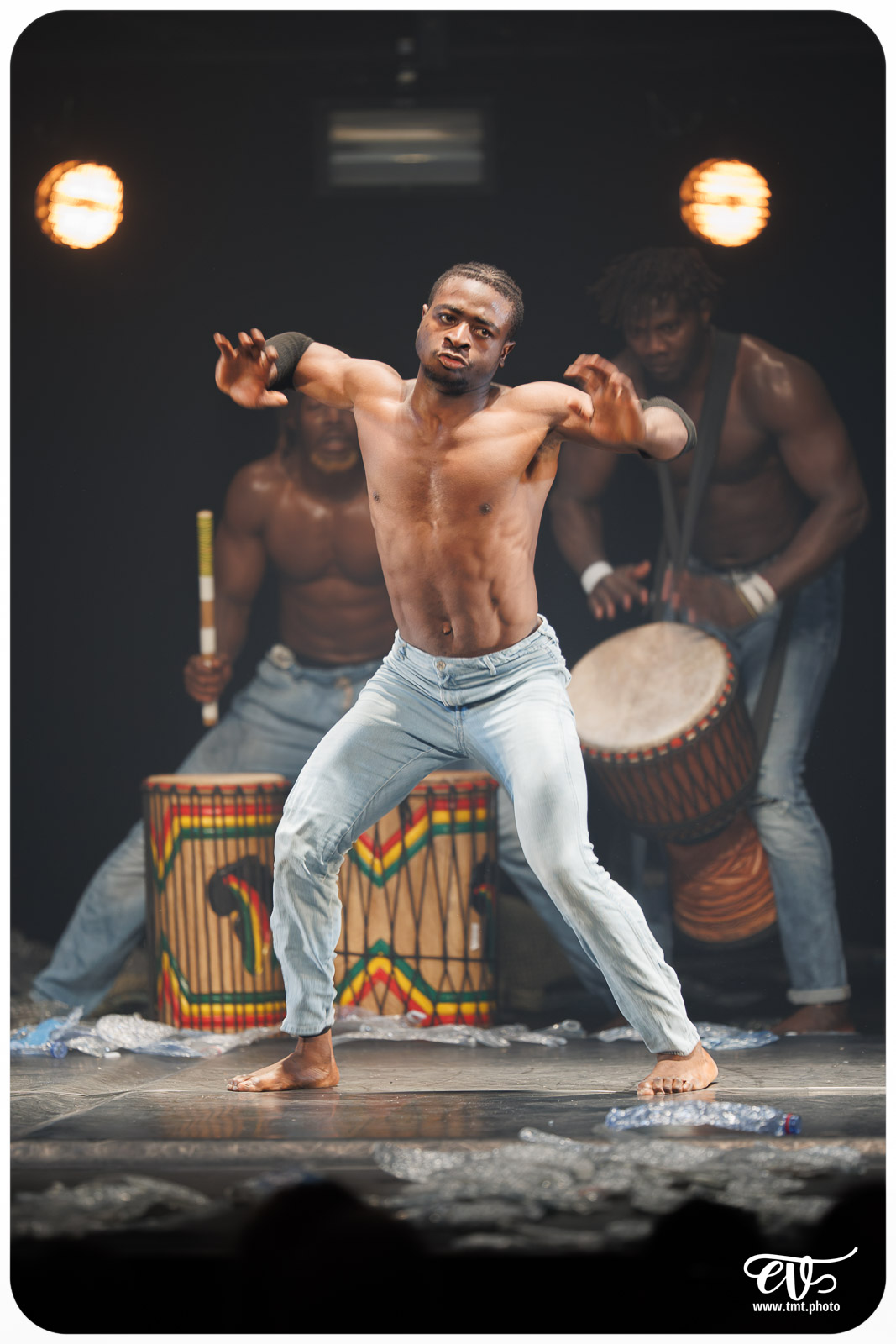 YÉ ! (L'EAU) (CIRCUS BAOBAB)